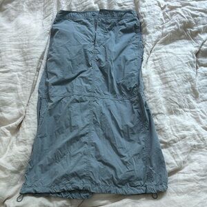 Aritzia blue cargo midi skirt